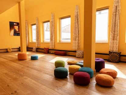 Yoga course - vorhandenes Yogazubehör: Sitz- / Meditationskissen - Ananda Yoga Potsdam im Haus Lebenskraft - Ananda Yoga Potsdam