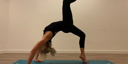 Yogakurs - Mitglied im Yoga-Verband: BYY (Berufsverbandes präventives Yoga und Yogatherapie e.V.) - Hessen Süd - Power Yoga Vinyasa, Pilates, Yoga Therapie, Classic Yoga
