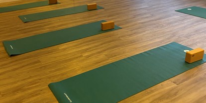 Yogakurs - Ambiente: Gemütlich - Friedrichsdorf (Hochtaunuskreis) - Power Yoga Vinyasa, Pilates, Yoga Therapie, Classic Yoga