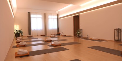 Yogakurs - vorhandenes Yogazubehör: Yogablöcke - Jena - Großer Yoga-Raun - Yoga-Zentrum Jena