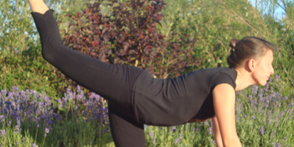 Yogakurs - Yoga-Videos - Flechtingen - Im Sommer führen wir die Yogakurse draußen durch. Spüre dich inmitten der Elemente.  - Yogaschule Devi