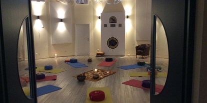 Yogakurs - Hemau - Yoga Raum im Runden Haus 
Hathayoga - Nidra - Acroyoga - Kidsyoga - LEBENsKraft-Freude