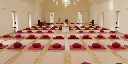 Yogakurs - Kurse für bestimmte Zielgruppen: Kurse nur für Männer - Weserbergland, Harz ... - Yoga- und Meditationshalle Shanti Mandir (Quell des Friedens) - Europäisches College für Yoga und Therapie