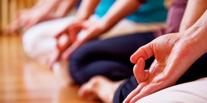 Yogakurs - Kurse mit Förderung durch Krankenkassen - Berlin-Stadt Tiergarten - BenefitYoga und Meditation - Weg der Mitte Gesundheits- und Ausbildungszentrum