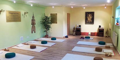 Yogakurs - Kurse für bestimmte Zielgruppen: Kurse nur für Frauen - Bous - Praxis für Podologie, Ayurveda und Yoga