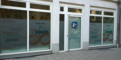 Yogakurs - Kurssprache: Englisch - München Schwabing - Eingang Yogastudio Einatmen Ausatmen München - 148 Ausatmen.Einatmen