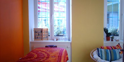 Yogakurs - Kurssprache: Englisch - Wien-Stadt Donaustadt - Energiezimmer für energetische Behandlungen - GesundheitLernen