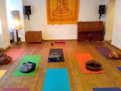 Yoga course - vorhandenes Yogazubehör: Yogablöcke - Yoga fürs Wohlbefinden