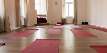 Yogakurs - Kurse für bestimmte Zielgruppen: Kurse für Unternehmen - Langenfeld (Mettmann) - Unser heller, freundlicher Kursraum #1 - Sunny Mind Yoga