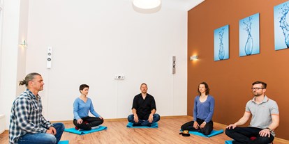 Yogakurs - Kurssprache: Deutsch - Thüringen Ost - Achtsamkeit und Meditation - Mittelpunkt - Zentrum für Wohlbefinden und Leistungsentfaltung Jena