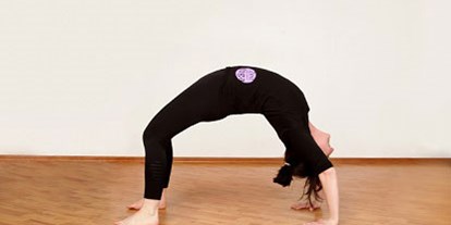 Yogakurs - Bremen-Stadt Neustadt - Urdva Dhanurasana - Iyengar Yoga Tanja Sardy
