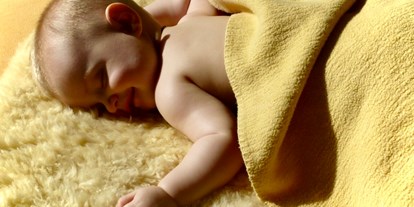 Yogakurs - Zertifizierung: andere Zertifizierung - Oberbayern - Babymassage Kurse - Raum des Herzens - Entspannung, Gesundheit, Meditation mit Yoga & Ayurveda