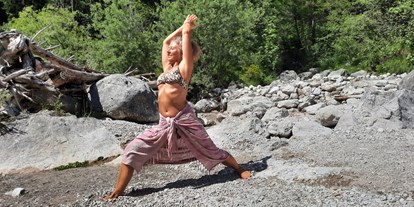 Yogakurs - vorhandenes Yogazubehör: Decken - Grainau - Kriegerin des Lichts - Yogaschule Gabriele Hiller