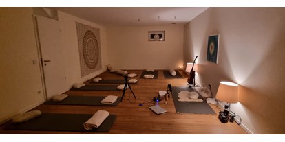 Yogakurs - Ambiente: Kleine Räumlichkeiten - Niederrhein - Kundalini Yoga und Breathwalk in Dormagen