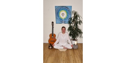 Yogakurs - vorhandenes Yogazubehör: Stühle - Rommerskirchen - Kundalini Yoga und Breathwalk in Dormagen