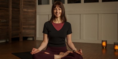 Yogakurs - Ambiente: Gemütlich - Hainburg - Hallo, ich bin Michaela - MiRei Yoga - Vinyasa | Yin | Inside Flow Yoga 
