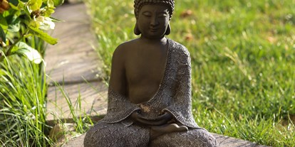 Yogakurs - vorhandenes Yogazubehör: Sitz- / Meditationskissen - Frankreich - Außen  - Vinyasa Flow, Yin Yoga, Ashtanga Yoga