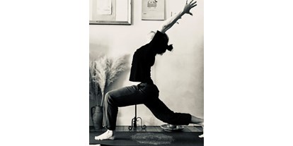 Yogakurs - Kurse für bestimmte Zielgruppen: Rückbildungskurse (Postnatal) - Fischland - ATELIER FÜR YOGA & TANZ •YogaPilates Tanz Tanztherapie Achtsamkeit & Coaching