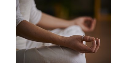 Yogakurs - spezielle Yogaangebote: Yogatherapie - Stuttgart / Kurpfalz / Odenwald ... - Kundalini Yoga bei und nach Krebs - ONLINE mit Heimvorteil