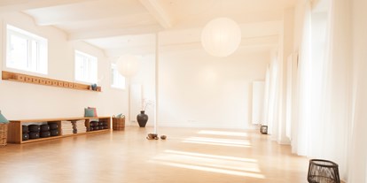 Yogakurs - spezielle Yogaangebote: Yogatherapie - Hamburg-Stadt Eppendorf - Yoga im Hof