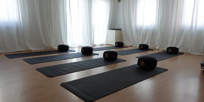 Yogakurs - Art der Yogakurse: Offene Kurse (Einstieg jederzeit möglich) - Aschaffenburg - Cosmic Hatha Yoga