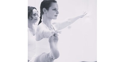 Yogakurs - Kurse für bestimmte Zielgruppen: Feminine-Yoga - Bezuschusst von den Krankenkassen. - Yoga Grund- und Aufbaukurs