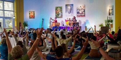 Yogakurs - vorhandenes Yogazubehör: Meditationshocker - Yoga Vidya Musikfestival 9.-12.5.2024