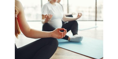 Yogakurs - vorhandenes Yogazubehör: Sitz- / Meditationskissen - Velten - Yoga für Schwangere