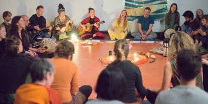 Yogakurs - geeignet für: Fortgeschrittene Yogis - Deutschland - Mantra Singkreis