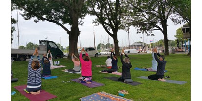 Yogakurs - geeignet für: dickere Menschen - Niederlande - AUSGEBUCHT! Yoga & Segeln auf dem Ijsselmeer in Holland Juni 2024