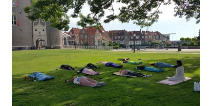 Yogakurs - Yoga Elemente: Pranayama - AUSGEBUCHT! Yoga & Segeln auf dem Ijsselmeer in Holland Juni 2024