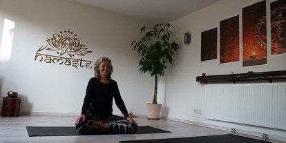 Yogakurs - vorhandenes Yogazubehör: Yogamatten - Emmendingen - Kleiner Yogaraum Waldkirch 