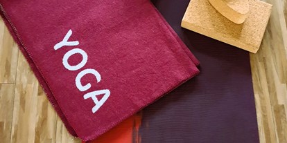 Yogakurs - vorhandenes Yogazubehör: Yogamatten - Düsseldorf - Deine Matte wartet auf Dich :-) - Sportsfreundin Neuss- Fitnessstudio + Pilates & Yoga für Frauen