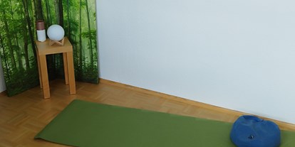 Yogakurs - Ambiente: Kleine Räumlichkeiten - Bottrop - Kundalini Yoga von Yoga-Nebenwirkungen.de