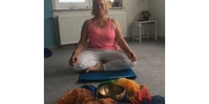 Yogakurs - vorhandenes Yogazubehör: Sitz- / Meditationskissen - SO HAM - das bin ich - Beate Haripriya Göke