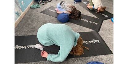 Yogakurs - Erreichbarkeit: gut mit dem Bus - Kinderyoga - Beate Haripriya Göke