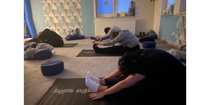 Yoga course - Kurse mit Förderung durch Krankenkassen - Hatha Yoga Kurs Damen - Beate Haripriya Göke