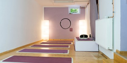 Yogakurs - spezielle Yogaangebote: Mantrasingen (Kirtan) - unser Yogaraum - ZEN-TO-GO Yoga