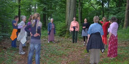 Yogakurs - Kurse für bestimmte Zielgruppen: Kurse für Senioren - Hamburg-Umland - BreathWalk im Sachsenwald 90 min zeitgewöhnt und 180 min zeitverwöhnt