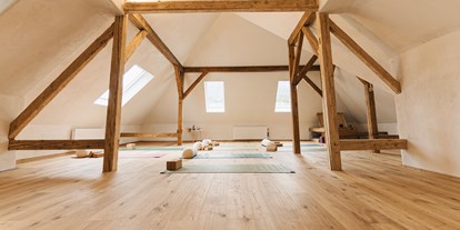 Yoga course - Erfahrung im Unterrichten: > 1000 Yoga-Kurse - Austria - foto: Manuela Wilpernig - Traditional Vinyasa Yoga mit Eva