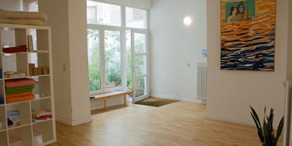 Yogakurs - Kurssprache: Deutsch - Köln Innenstadt - y  o  g  a   1  a . Ingrid Schulte Kellinghaus