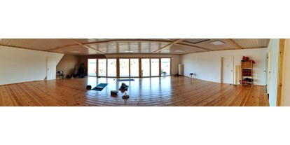 Yogakurs - vorhandenes Yogazubehör: Decken - Nalini Yoga Ausbildung 12.-21. Juli 2023