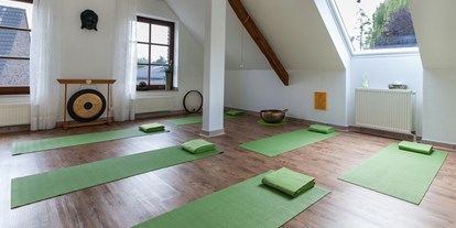 Yogakurs - Yogastil: Yin Yoga - Neukirchen-Vluyn - YOGA-Raum - Sabine Cauli   Yoga & Klang - Wege zur Entspannung