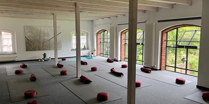 Yogakurs - vorhandenes Yogazubehör: Decken - Münsterland - Yoga für große Größen
