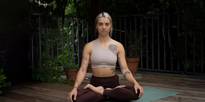 Yogakurs - vorhandenes Yogazubehör: Sitz- / Meditationskissen - Kärnten - Twisting Roots Yoga