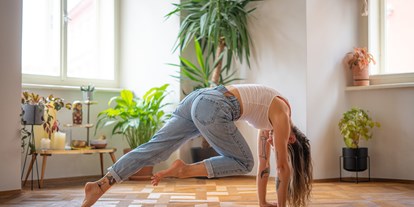 Yogakurs - Kurse für bestimmte Zielgruppen: Rückbildungskurse (Postnatal) - Österreich - Twisting Roots Yoga