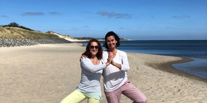 Yogakurs - Yogastil: Restoratives Yoga - Wir freuen uns auf Dich!

NAMASTE

Christine & Simin

mehr über uns erfährst Du auf:

www.yoga-trikuti.de
oder 
www.shakti-yoga-mettmann.de - 6 Tage Soul Time an der Nordsee - mit Yoga und Wandern im Mai
