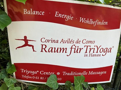 Yogakurs - vorhandenes Yogazubehör: Stühle - Hessen - CorinaYoga-Raum für TriYoga in Hanau
 - Raum für TriYoga in Hanau CorinaYoga