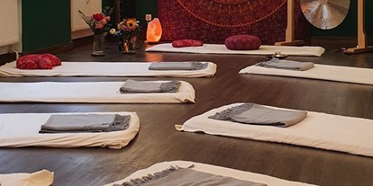 Yogakurs - Kurse für bestimmte Zielgruppen: Feminine-Yoga - Deutschland - Satya-Yoga-Halle