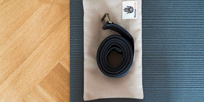 Yogakurs - vorhandenes Yogazubehör: Decken - Österreich - Manas Yoga Hilfsmittel - Manas Yoga